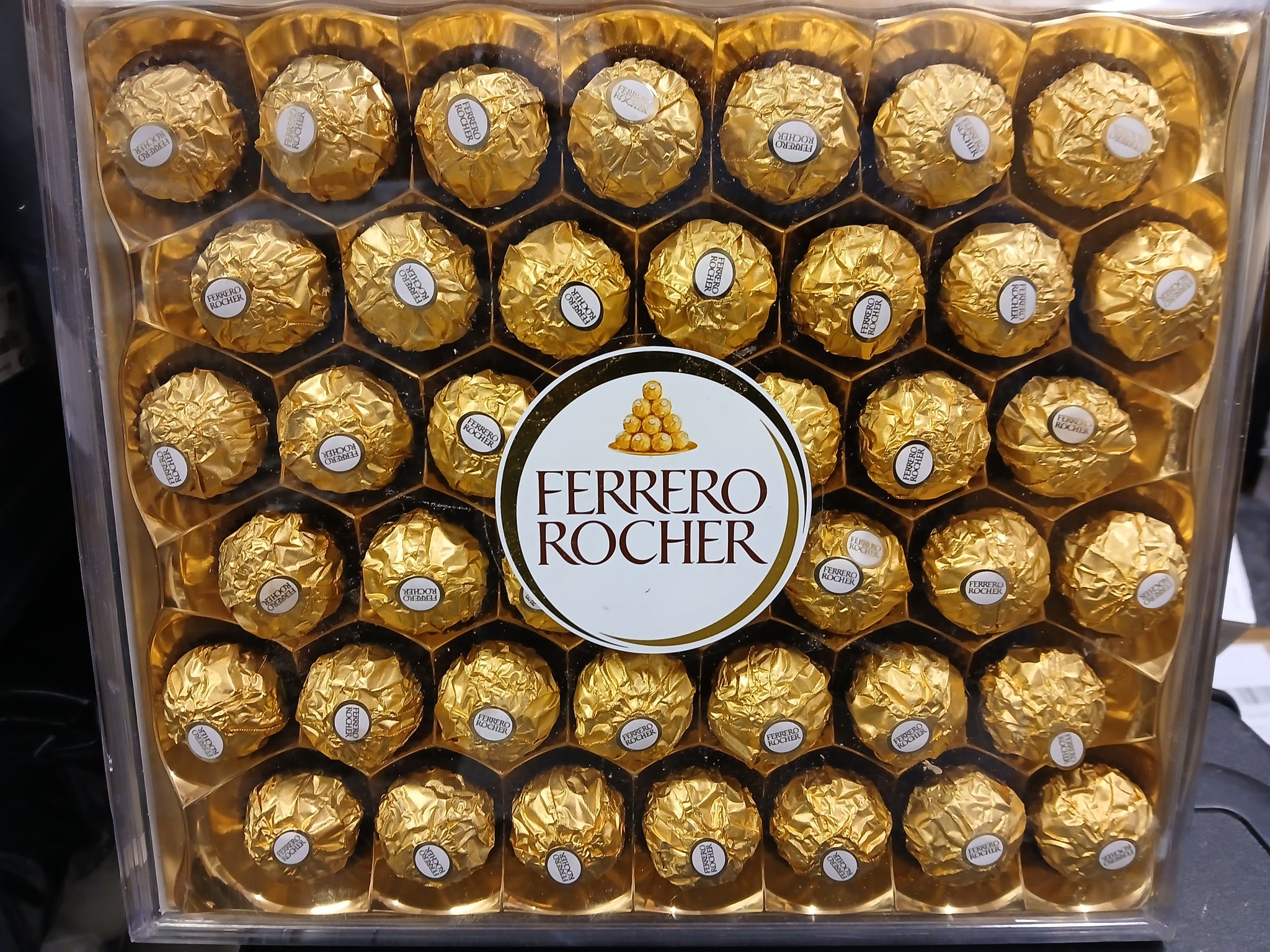 Ferrero Rocher Pralines Chocolate Box of 42 Gift 525G New Expiry March 2025