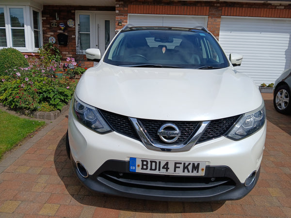Nissan, QASHQAI, Tekna Hatchback, May 2014, Manual, 1.5 dci (cc), 5 doors Pearl White