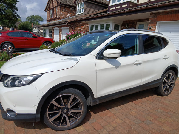 Nissan, QASHQAI, Tekna Hatchback, May 2014, Manual, 1.5 dci (cc), 5 doors Pearl White