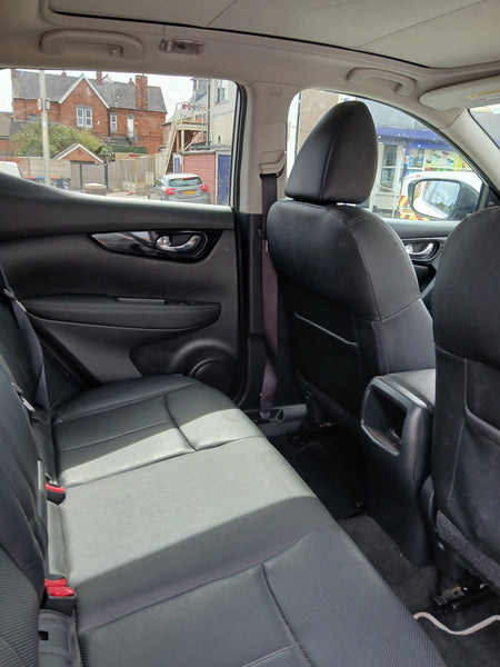 Nissan, QASHQAI, Tekna Hatchback, May 2014, Manual, 1.5 dci (cc), 5 doors Pearl White
