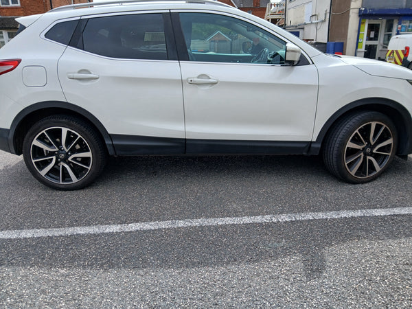 Nissan, QASHQAI, Tekna Hatchback, May 2014, Manual, 1.5 dci (cc), 5 doors Pearl White
