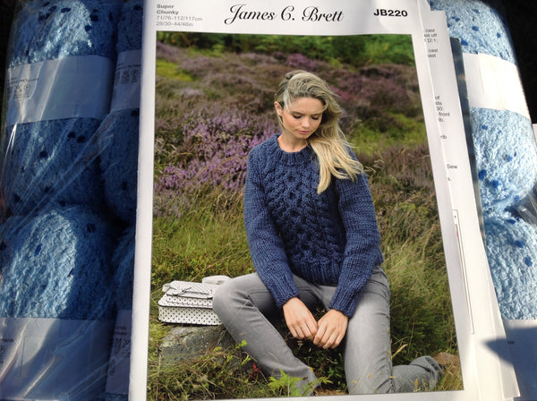 WENDY DOUBLE KNITTING WOOL KNITTING PATTERN LEAFLET 5517 Ladies Cabled Cardigan