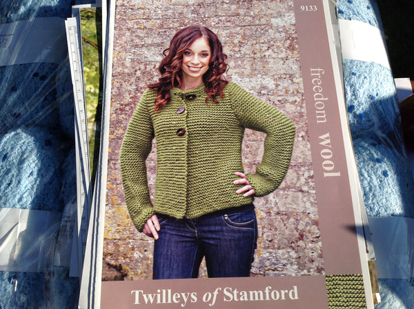 WENDY DOUBLE KNITTING WOOL KNITTING PATTERN LEAFLET 5517 Ladies Cabled Cardigan