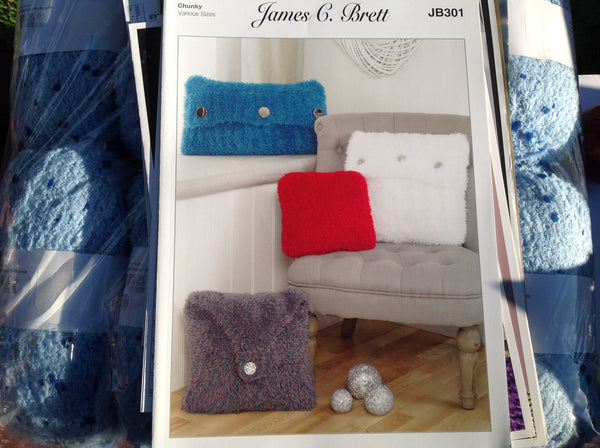 WENDY DOUBLE KNITTING WOOL KNITTING PATTERN LEAFLET 5517 Ladies Cabled Cardigan