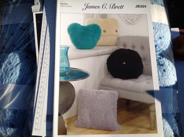 WENDY DOUBLE KNITTING WOOL KNITTING PATTERN LEAFLET 5517 Ladies Cabled Cardigan