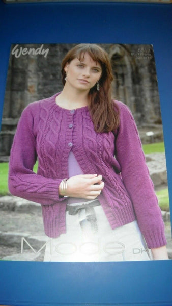 WENDY DOUBLE KNITTING WOOL KNITTING PATTERN LEAFLET 5517 Ladies Cabled Cardigan