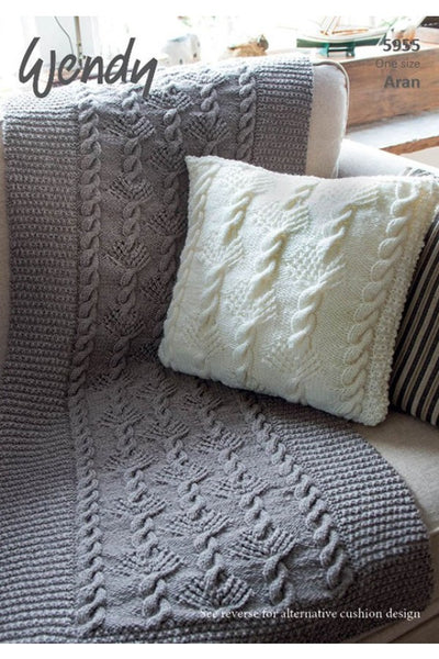 WENDY DOUBLE KNITTING WOOL KNITTING PATTERN LEAFLET 5517 Ladies Cabled Cardigan