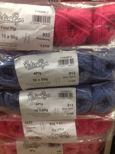 5X50G BALLS OF PETER PAN 4PLY KNITTING WOOL YARN.