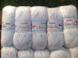 5 X 50 GRAM BALLS OF PETER PAN DOUBLE KNITTING WOOL RANDOM PRINT