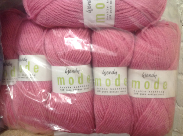 WENDY MODE DOUBLE KNITTING KNITTING  50% MERINO  WOOL YARN 4X50G BALLS NEW