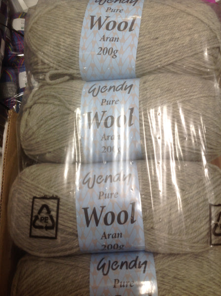 WENDY TRADITIONAL ARAN 100% BRITISH KNITTING WOOL 5X200G BALLS 8 VARIOUS COLOURS